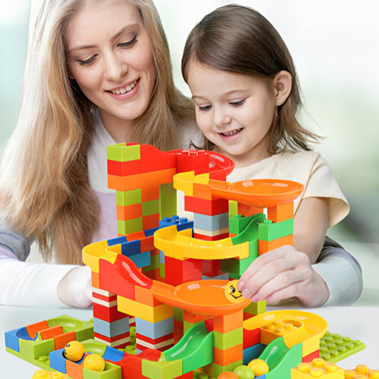 jeu-de-constrction-circuit-a-billes-famille